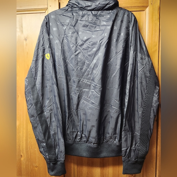 Scuderia Ferrari Women's packable rain jacket with hidden hood - Picture 3 of 5